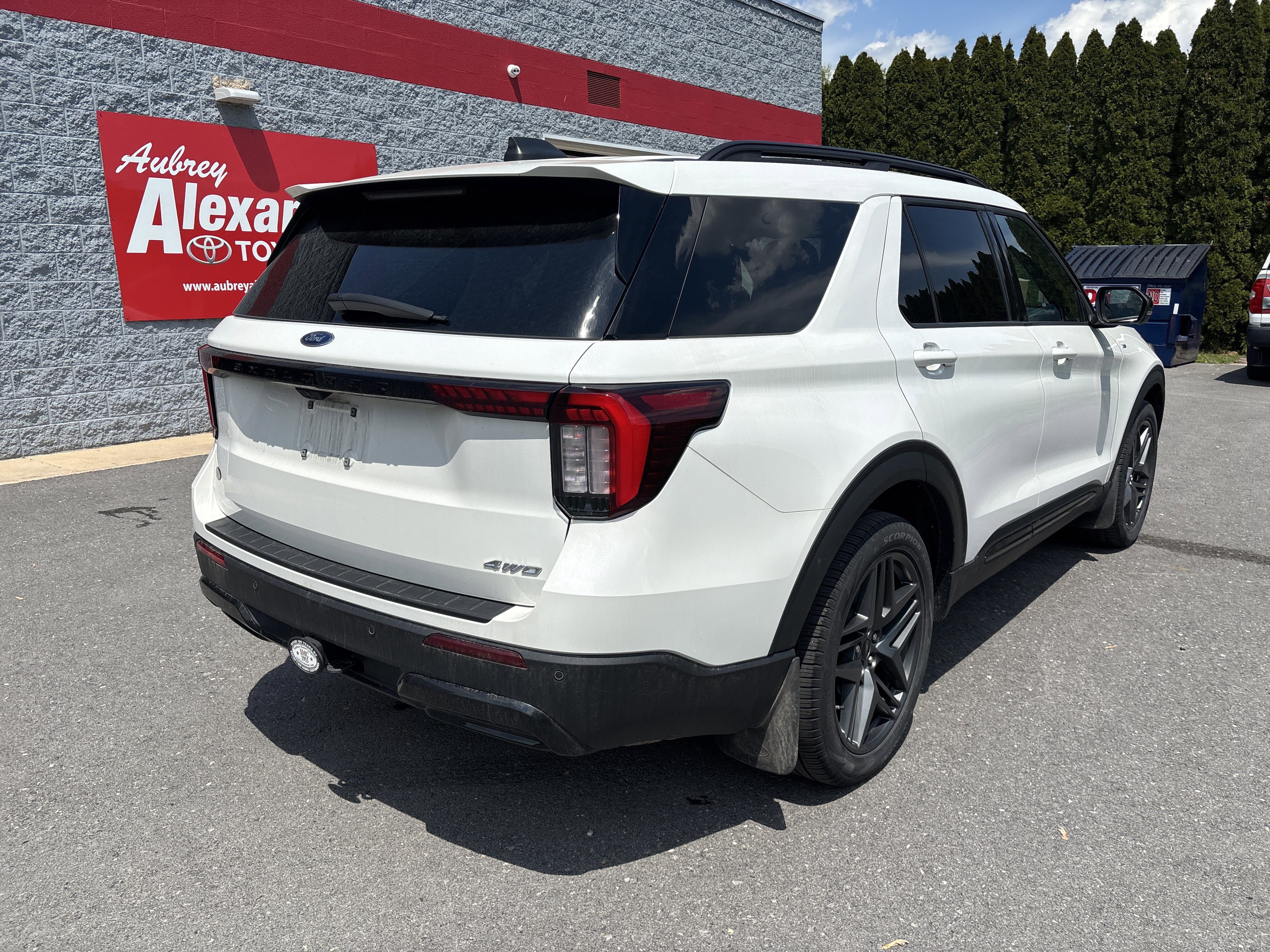 Used 2025 Ford Explorer ST-Line w/ Premium Package AWD/4WD image 3