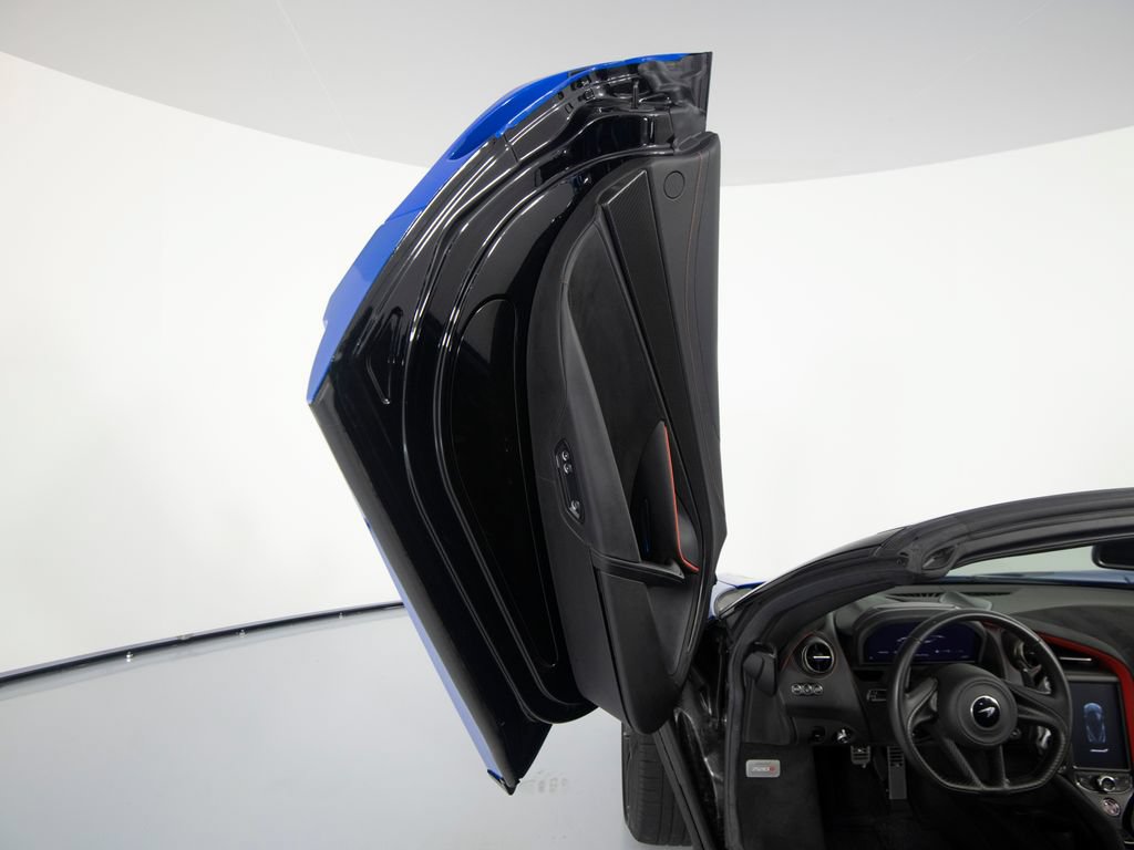 Used 2020 McLaren 720S Spider RWD image 9