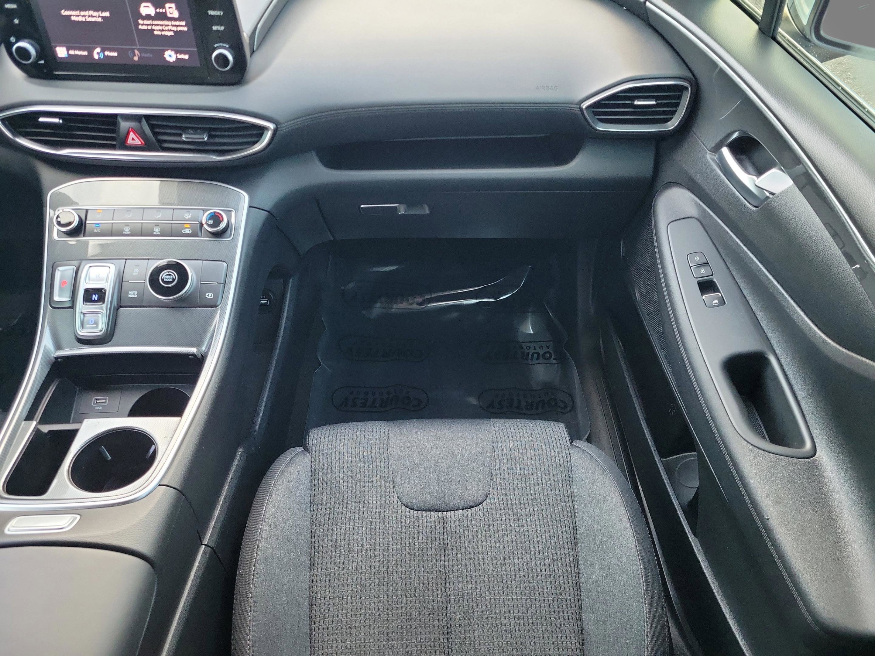 Used 2023 Hyundai Santa Fe SE image 15