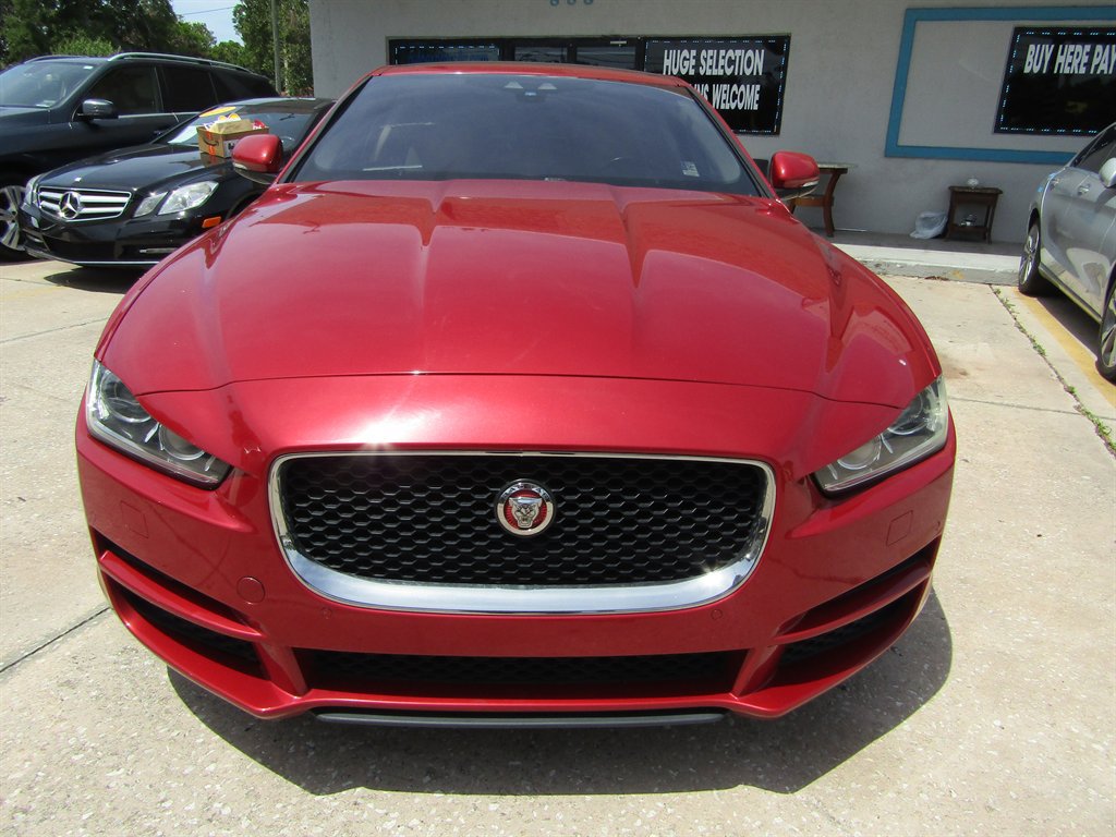 Used 2017 Jaguar XE Prestige RWD image 2