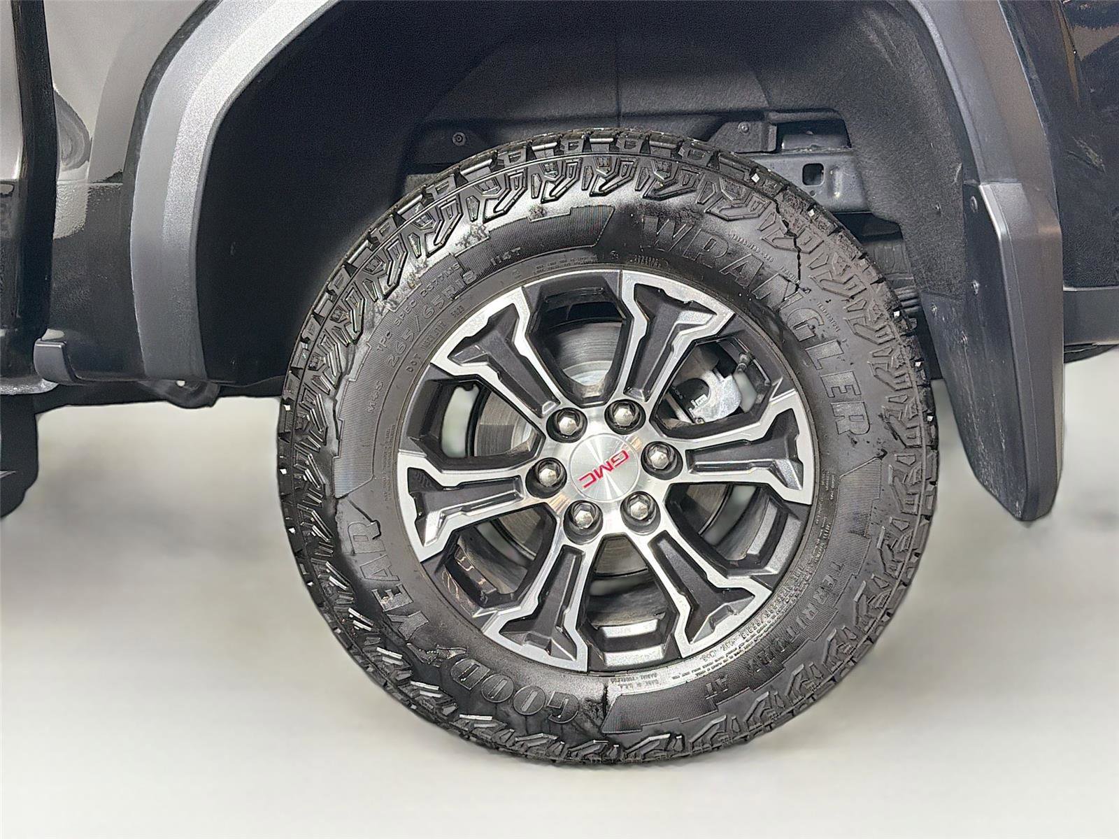 Used 2024 GMC Canyon AT4 w/ Technology Package image 31