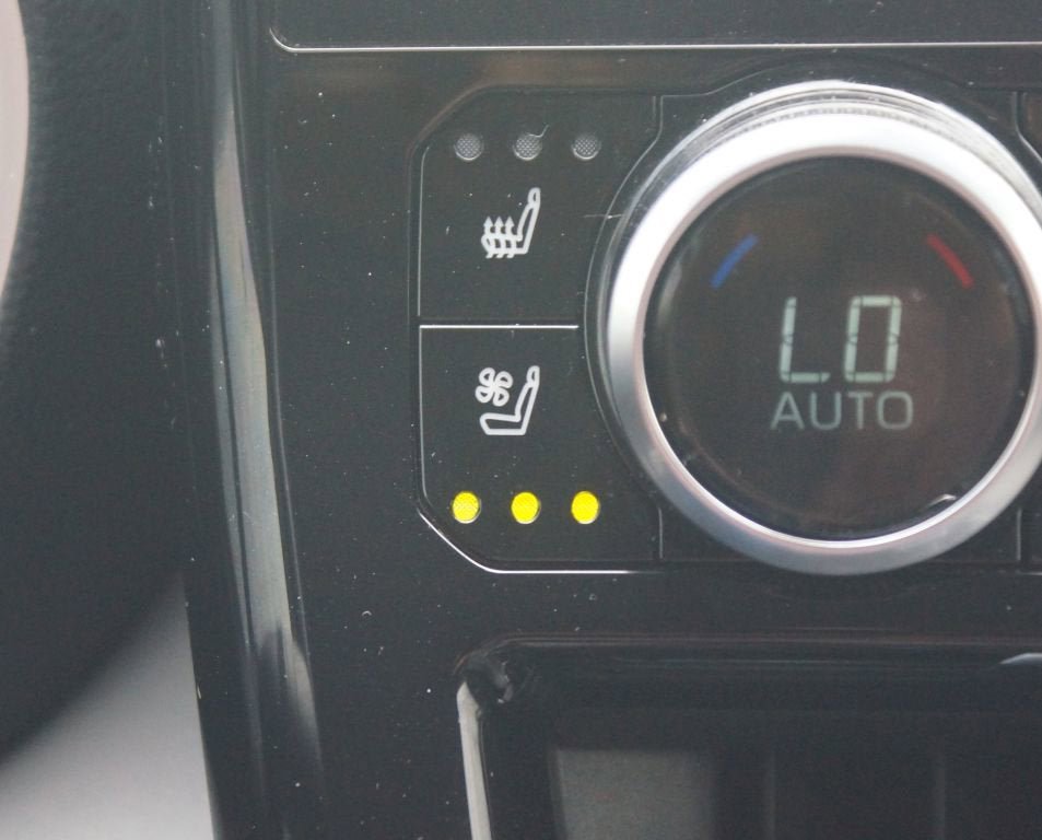 Used 2023 Toyota Highlander Limited FWD image 9