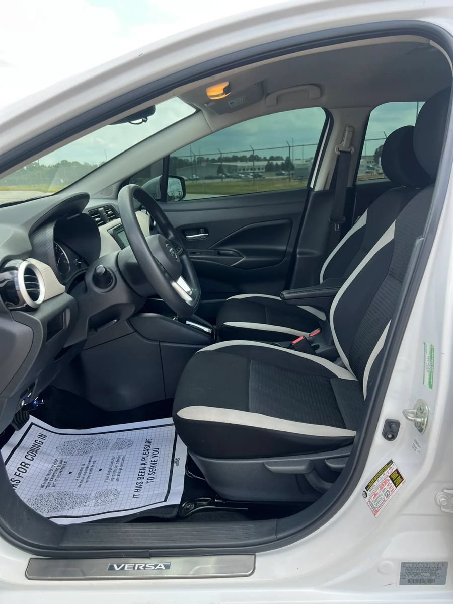 Used 2020 Nissan Versa SV w/ Electronics Package FWD image 9