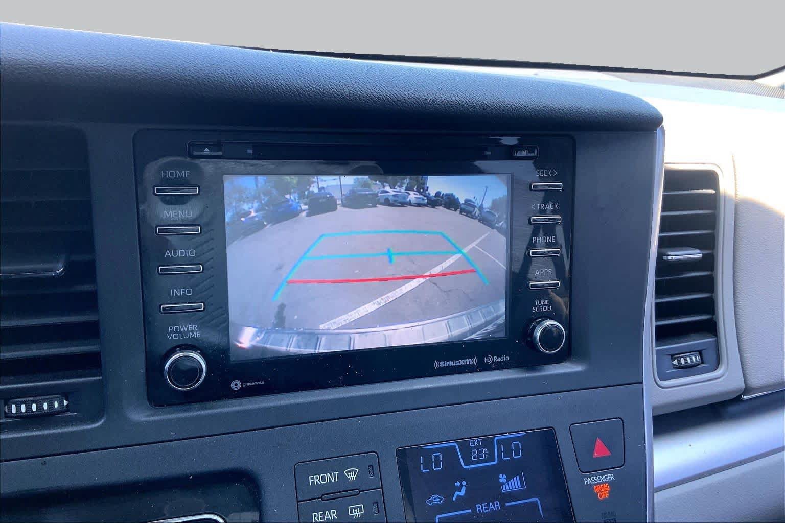 Used 2018 Toyota Sienna LE w/ Carpet Mat Package FWD image 25
