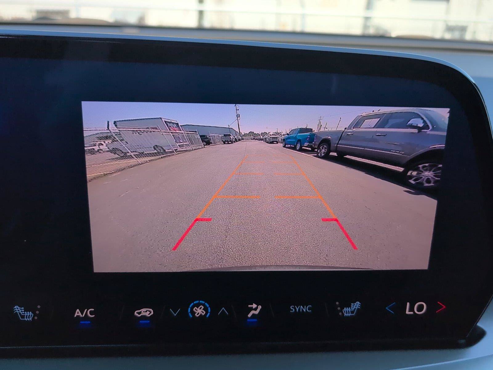 Certified 2025 Chevrolet Traverse LT FWD image 18