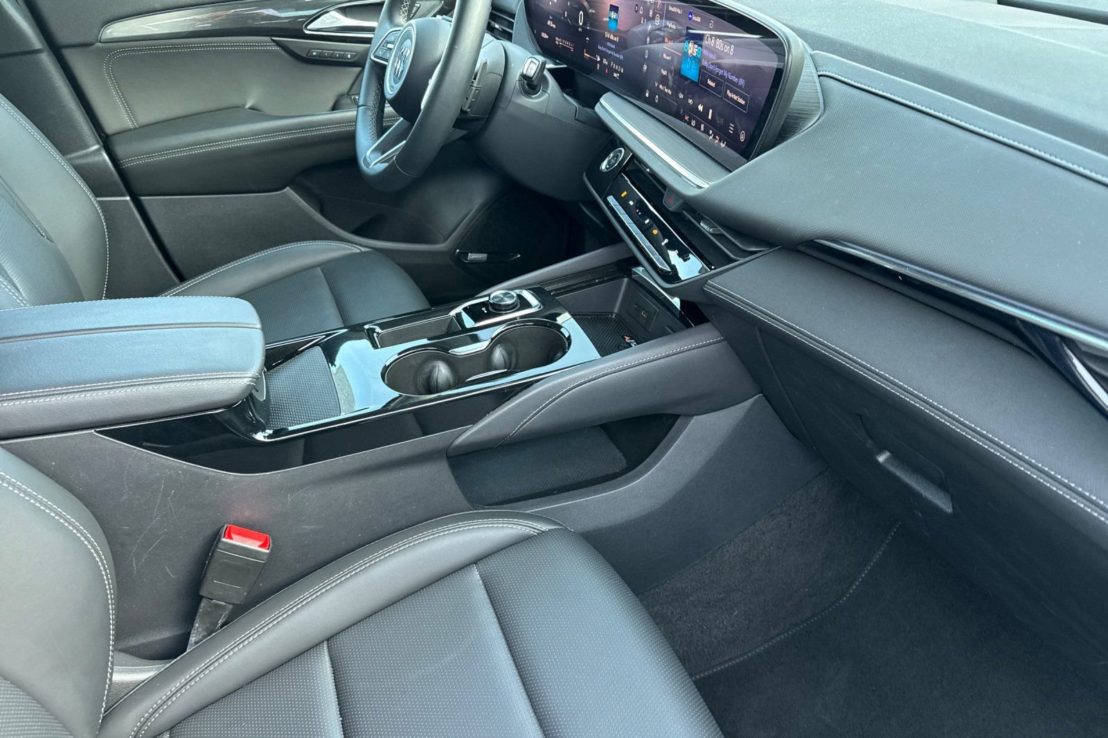 Certified 2025 Buick Envision Preferred image 17