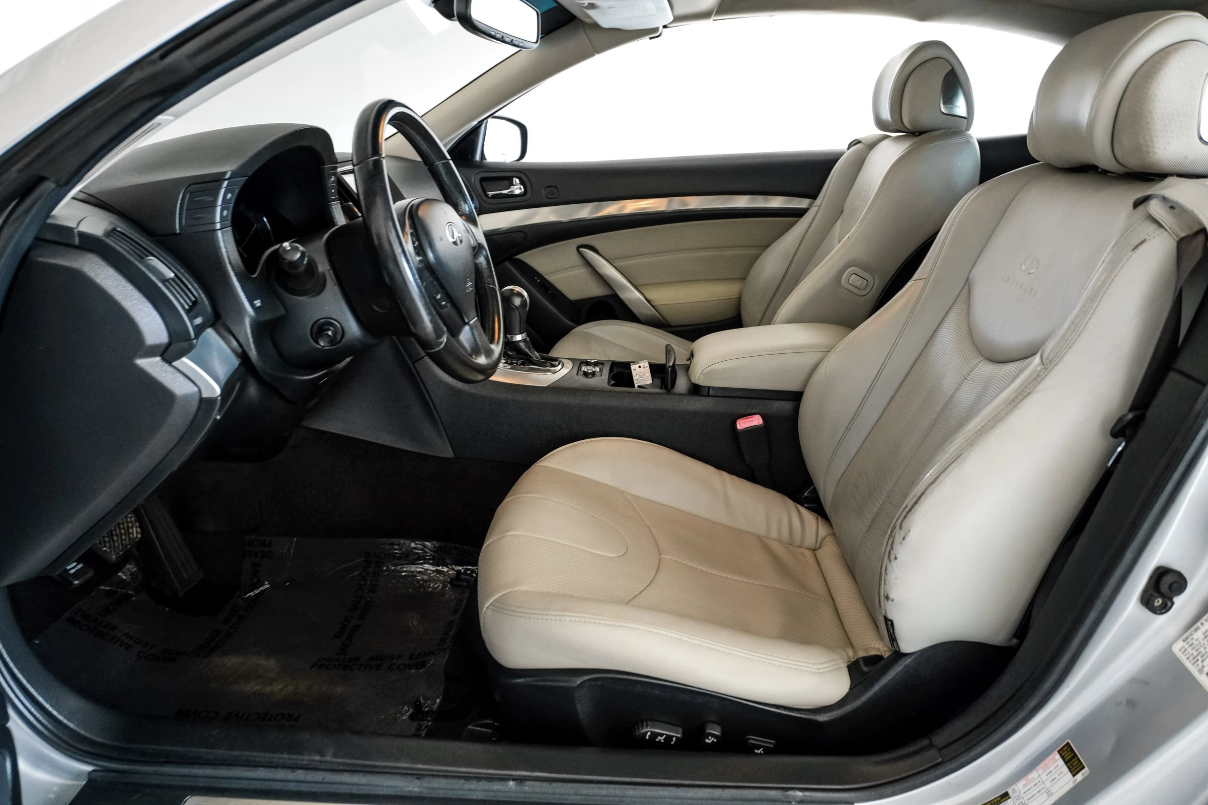 Used 2009 INFINITI G37 Convertible w/ Premium Pkg RWD image 3