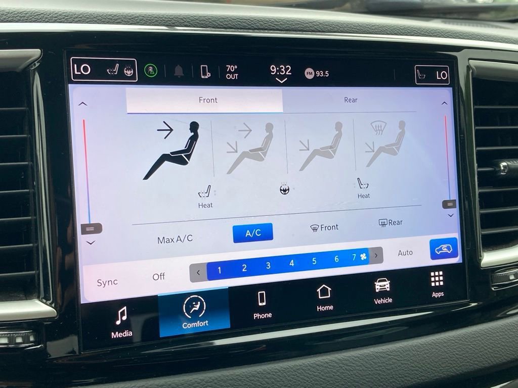 Used 2023 Chrysler Pacifica Touring-L image 22