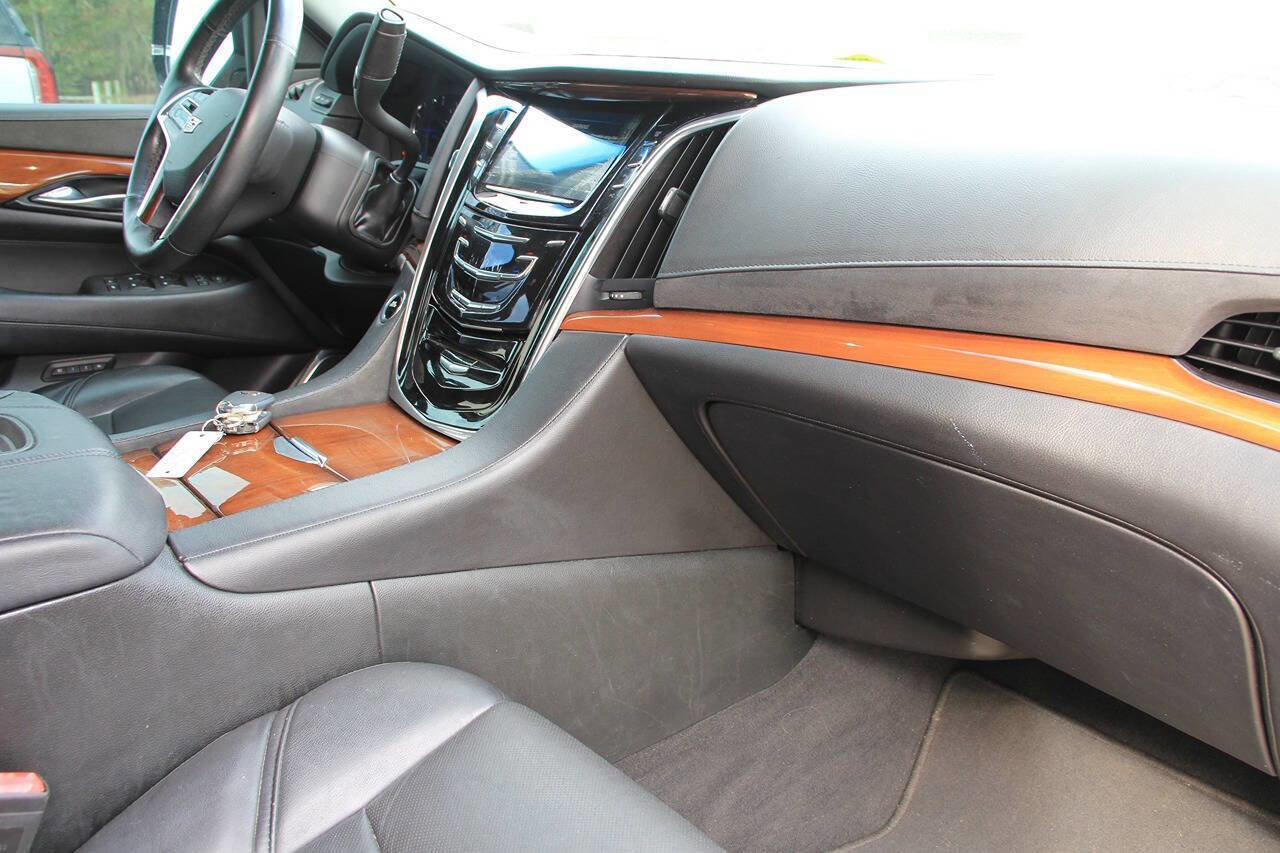 Used 2017 Cadillac Escalade Luxury AWD/4WD image 13