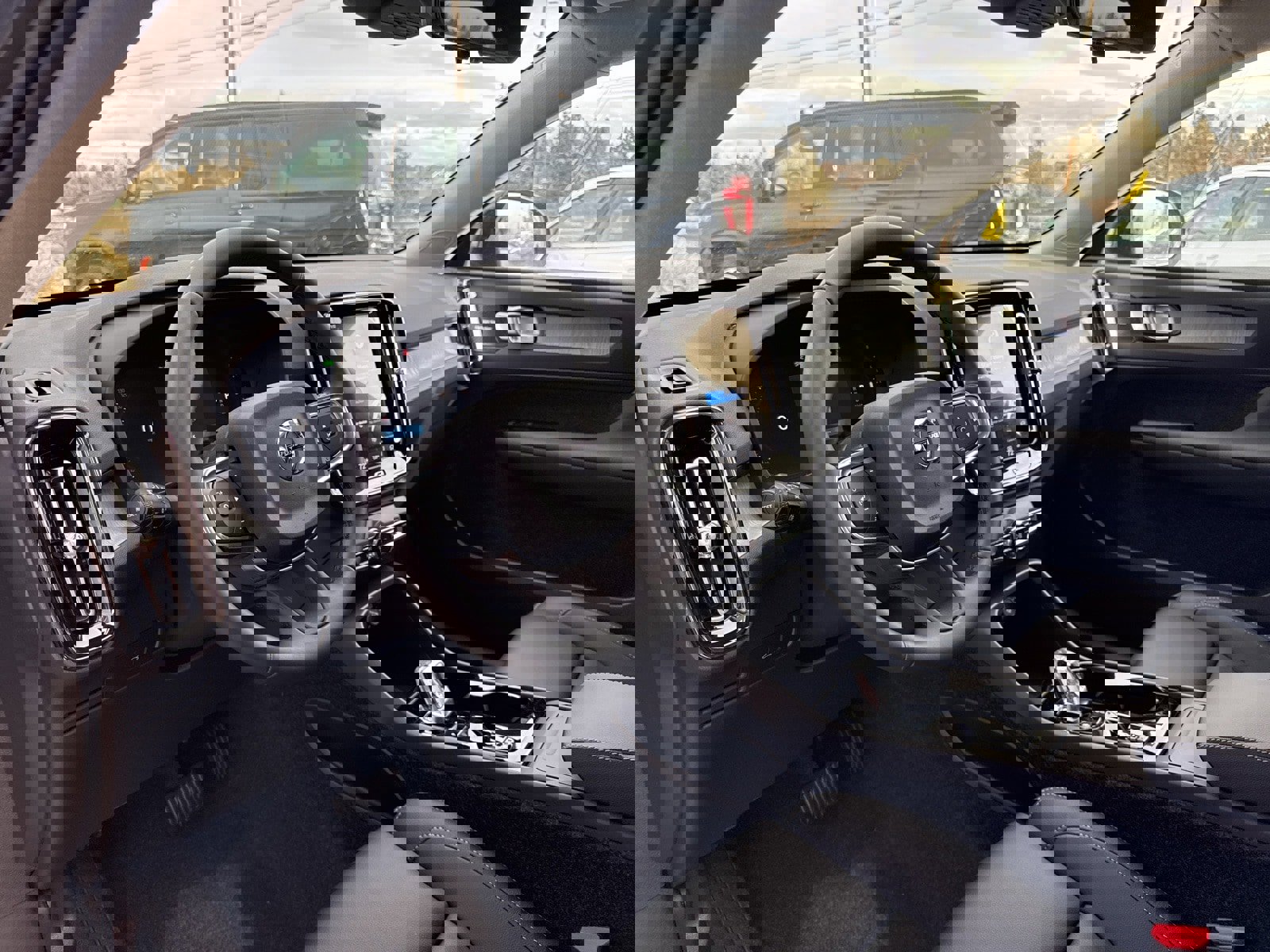 New 2026 Volvo XC40 B5 Plus w/ Protection Package Premier image 18