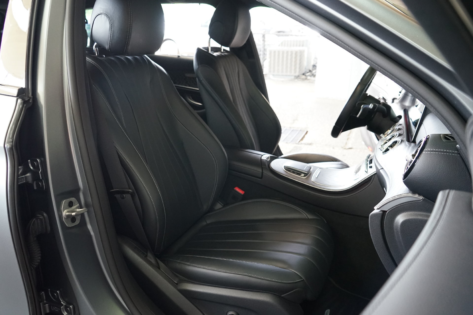 Used 2021 Mercedes-Benz E 450 4MATIC All-Terrain Wagon image 4