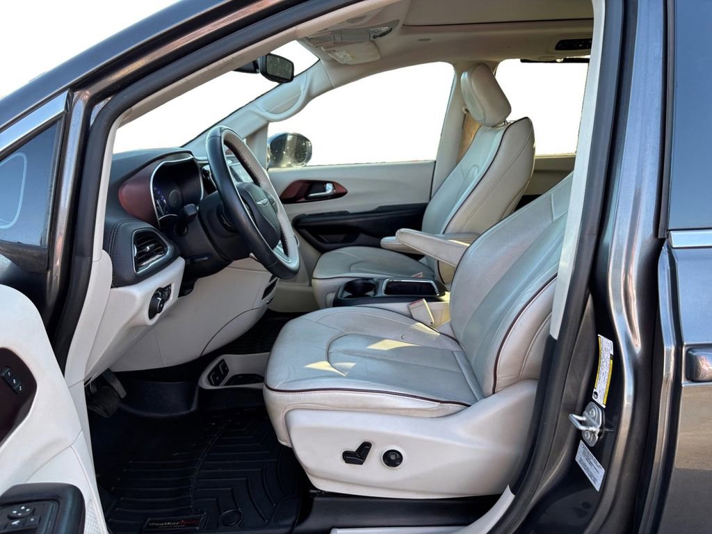 Used 2017 Chrysler Pacifica Limited image 14