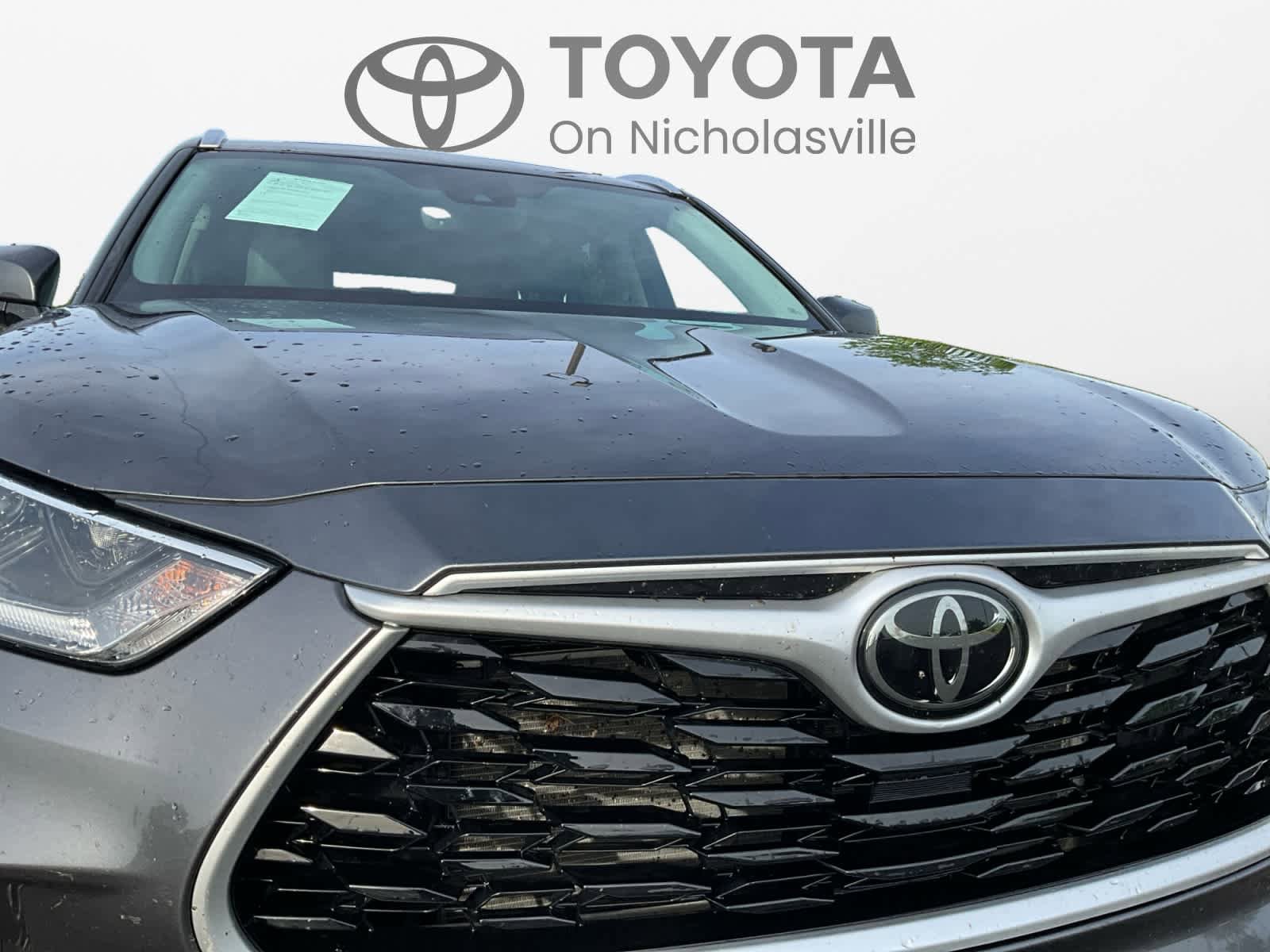 Used 2021 Toyota Highlander XLE AWD/4WD image 18
