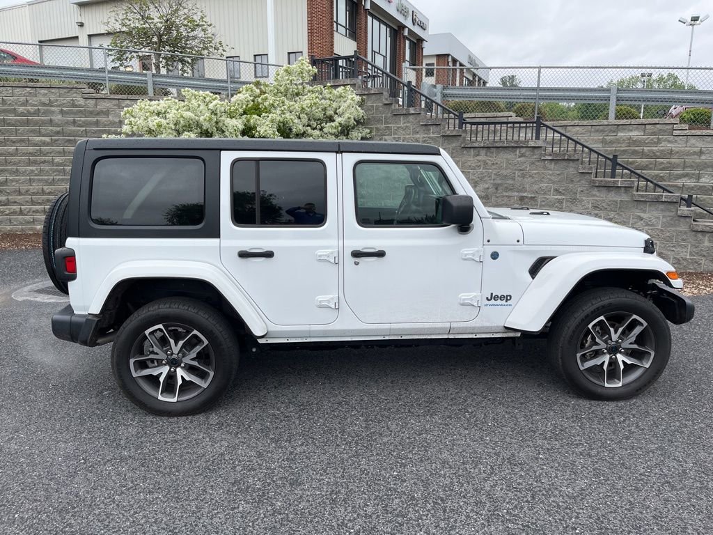 Used 2024 Jeep Wrangler Unlimited w/ Convenience Group AWD/4WD image 3