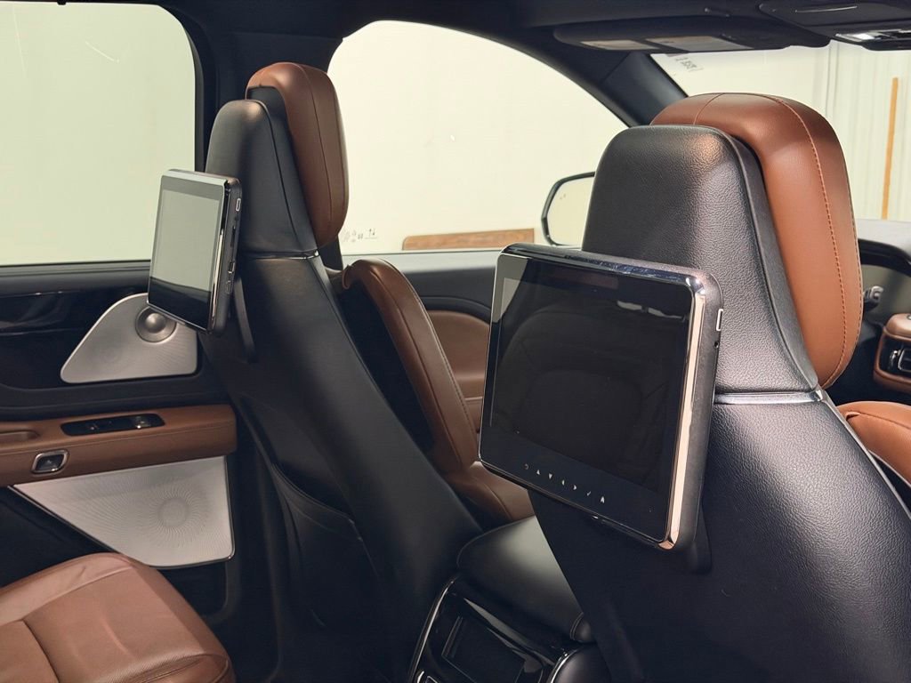 Used 2023 Lincoln Aviator Reserve w/ Equipment Group 201A image 18