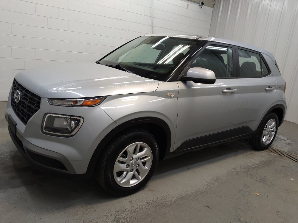 Used 2021 Hyundai Venue SE FWD image 2