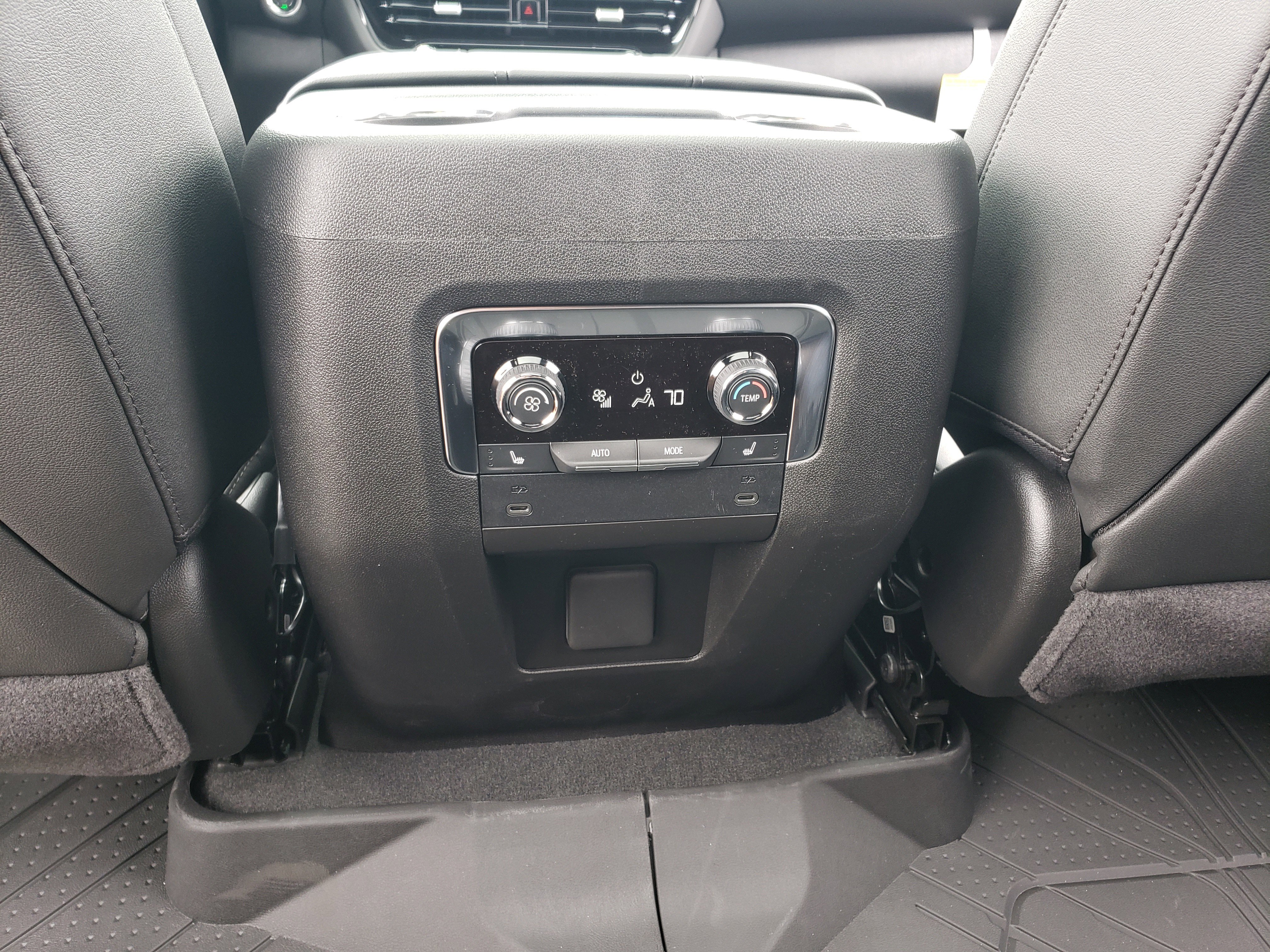 New 2026 Chevrolet Suburban Z71 w/ Comfort Package AWD/4WD image 34