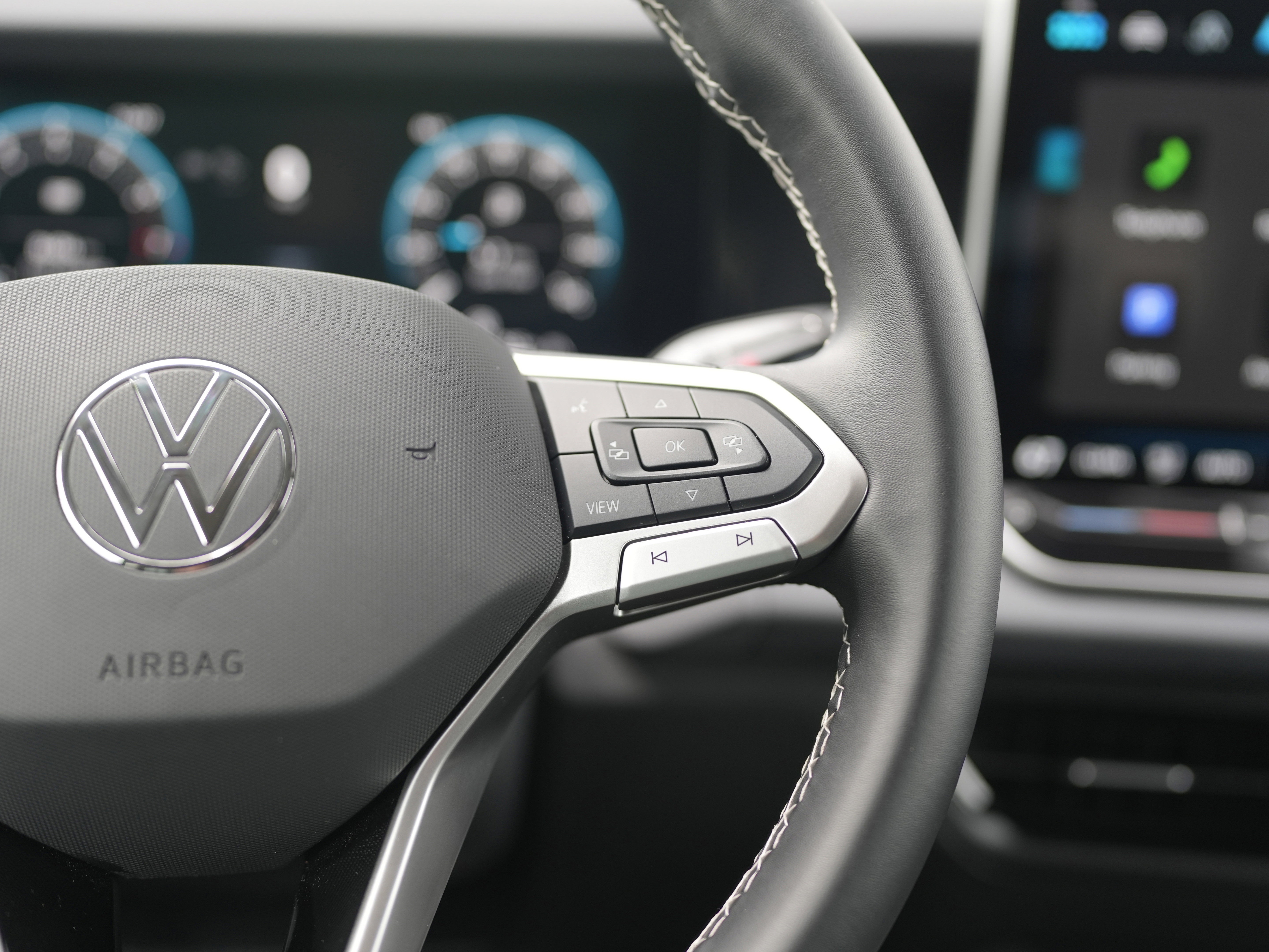 Used 2025 Volkswagen Tiguan SE AWD/4WD image 20
