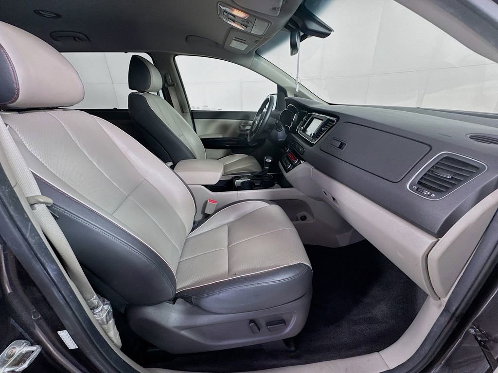 Used 2018 Kia Sedona EX image 34