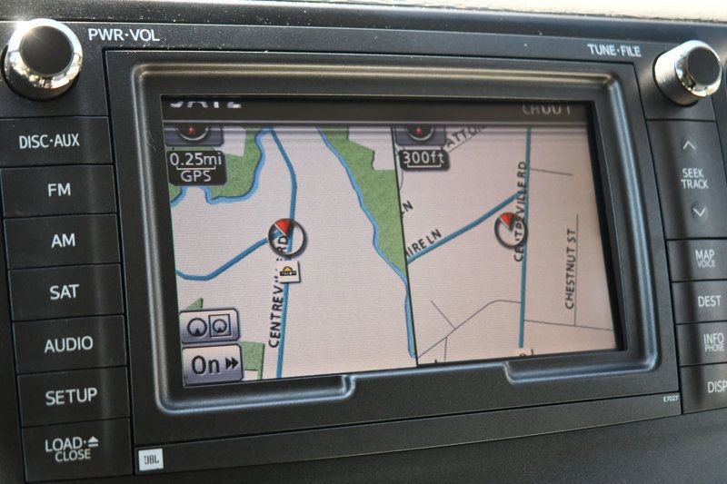 Used 2011 Toyota Sienna XLE w/ Premium Pkg image 40