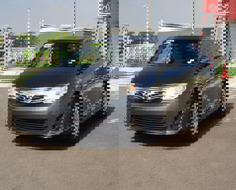 Used 2012 Toyota Camry L FWD image 14