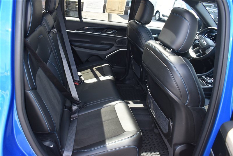 Used 2023 Jeep Grand Cherokee Trailhawk AWD/4WD image 35