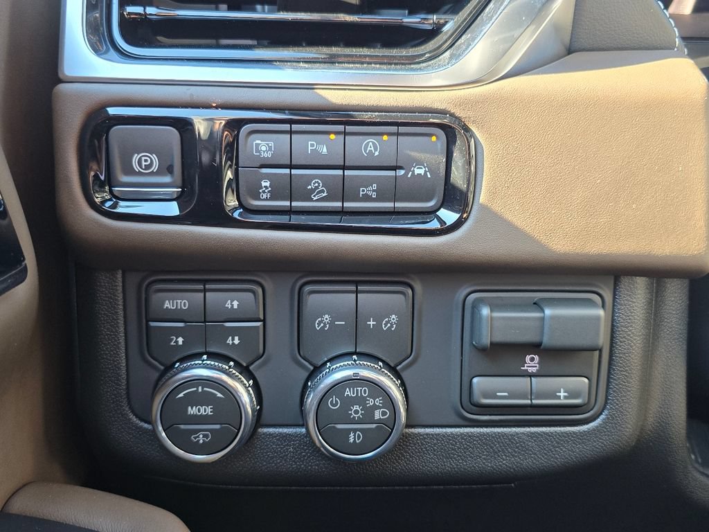 New 2026 GMC Yukon XL Denali Ultimate AWD/4WD image 17