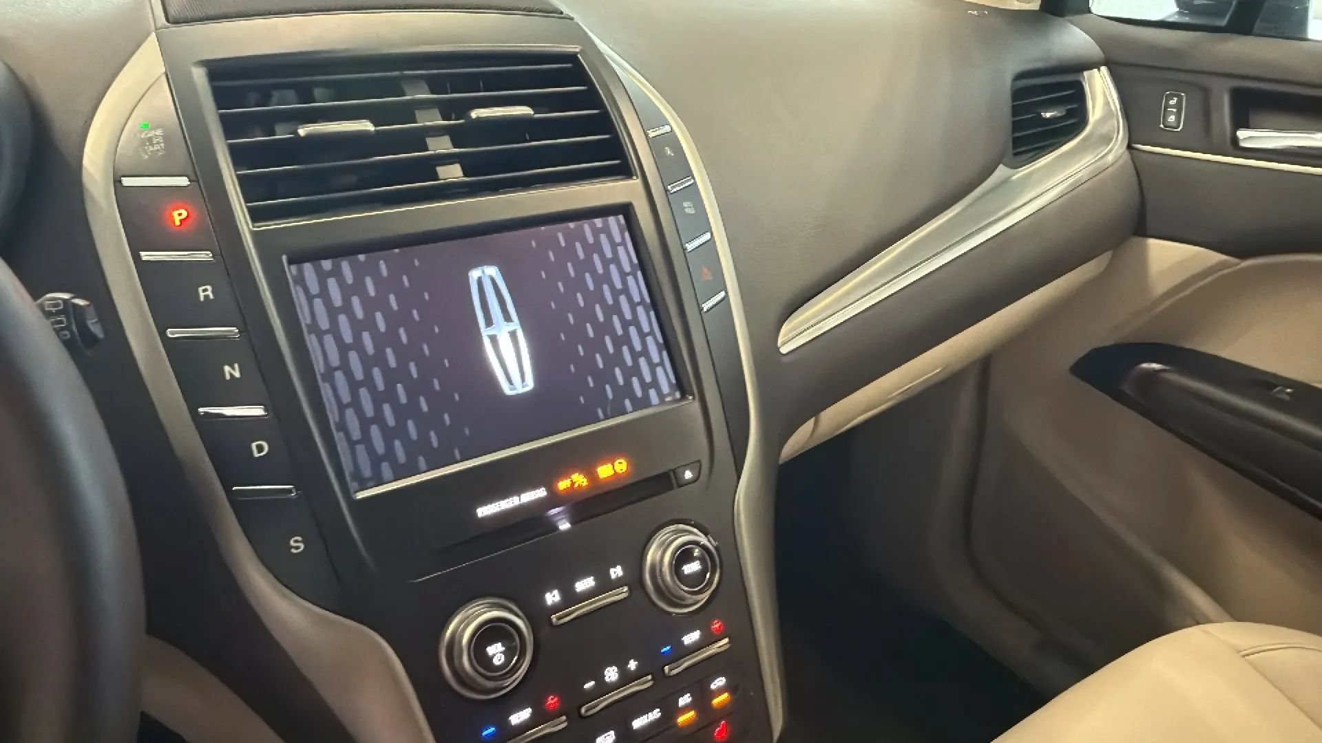 Used 2018 Lincoln MKC Premiere FWD image 19