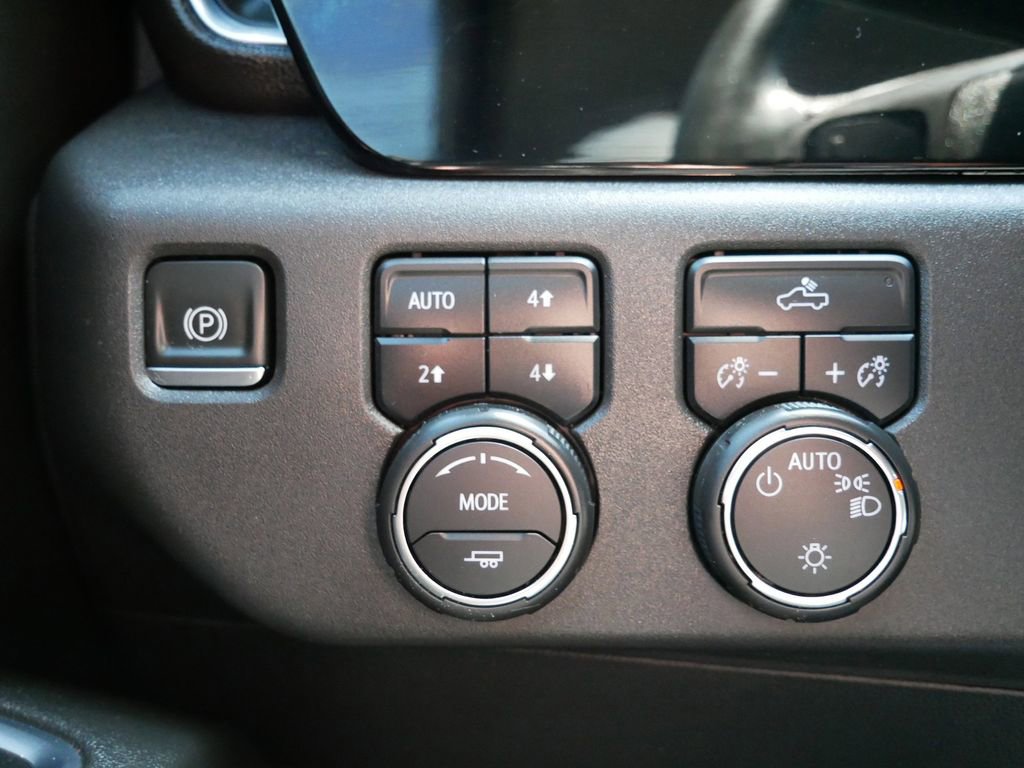 Used 2023 Chevrolet Silverado 1500 LT w/ Z71 Off-Road Package AWD/4WD image 27