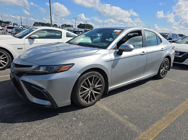 Used 2023 Toyota Camry SE