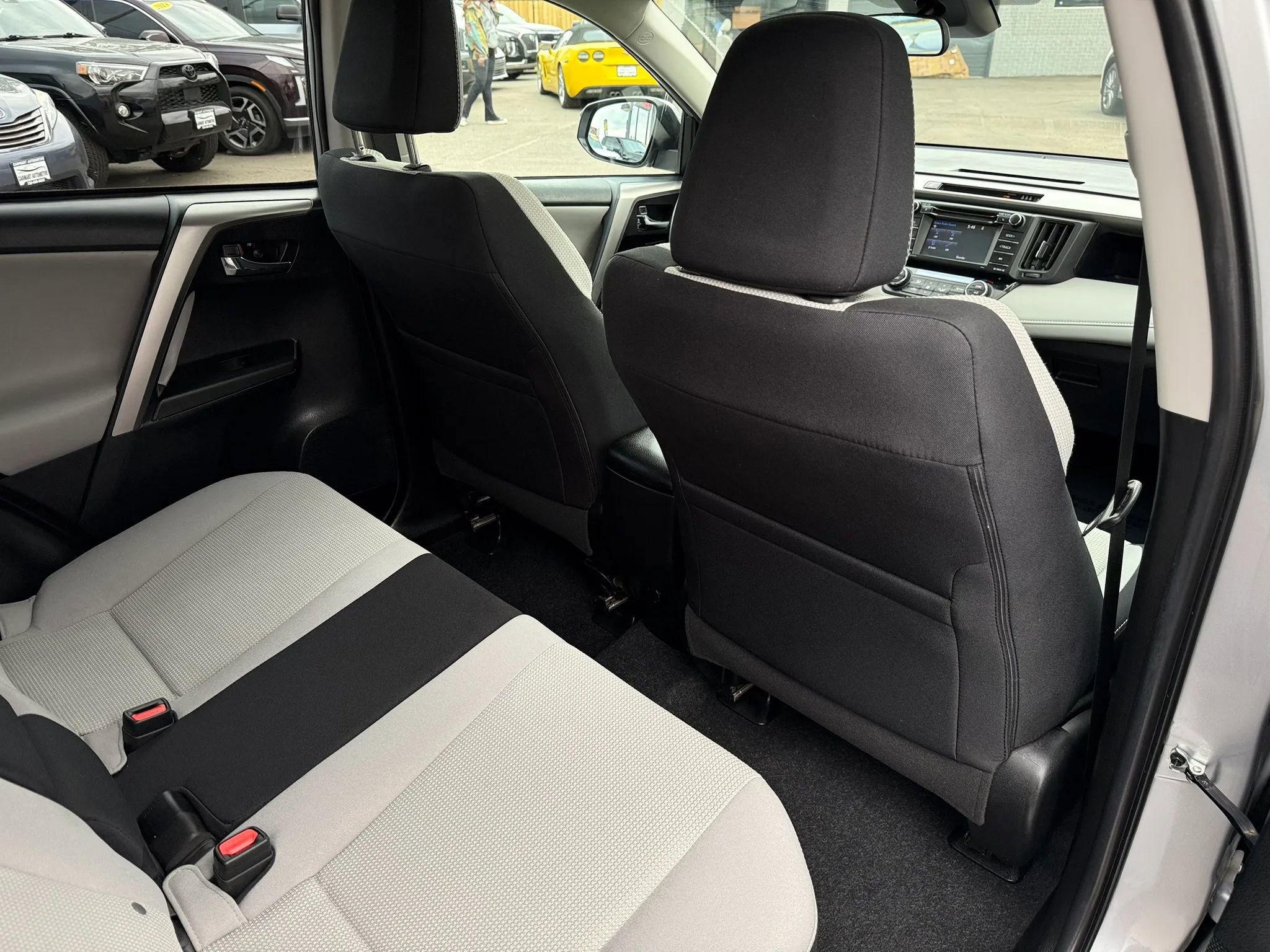 Used 2017 Toyota RAV4 XLE AWD/4WD image 18