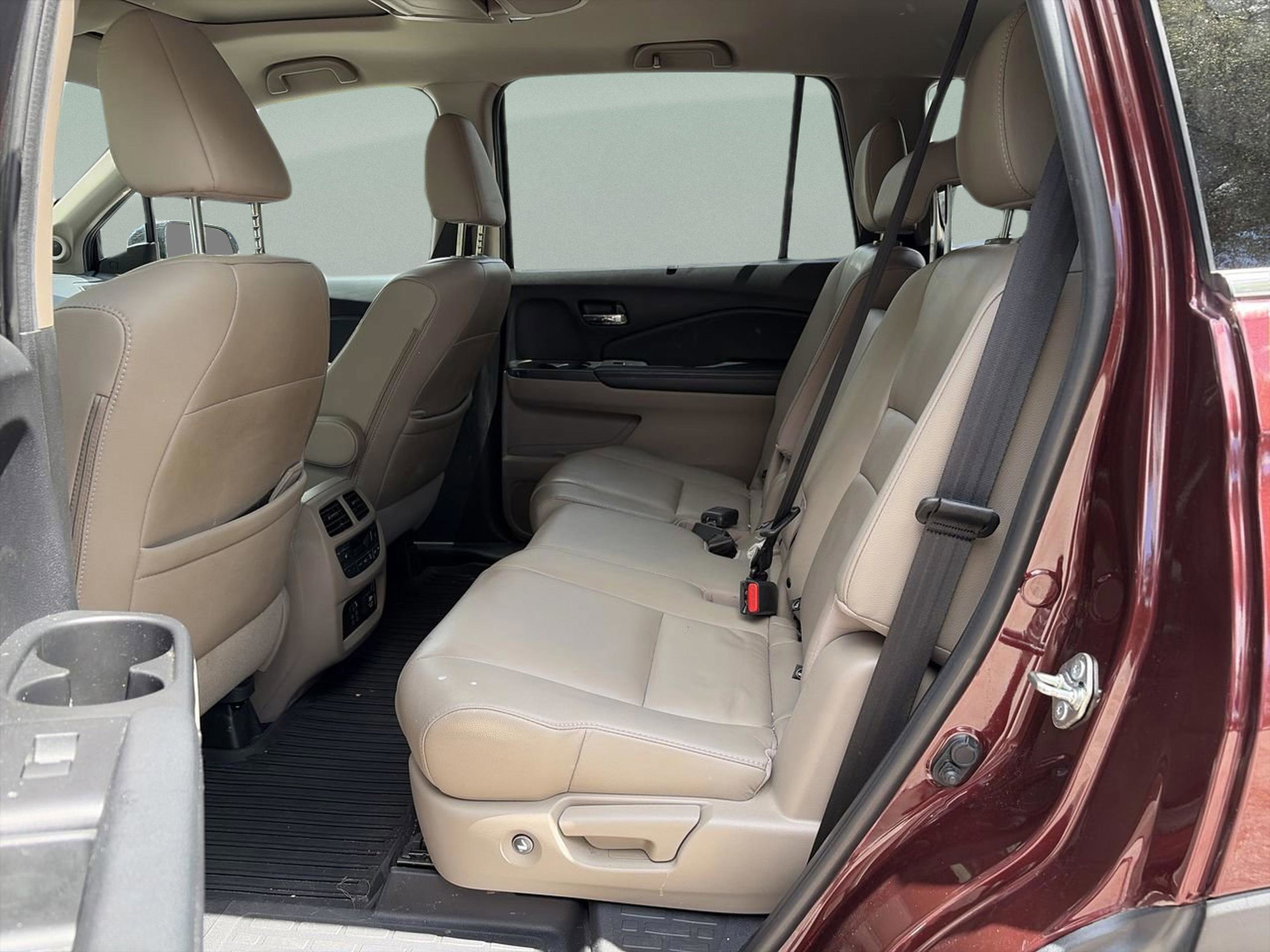 Used 2019 Honda Pilot Touring image 17