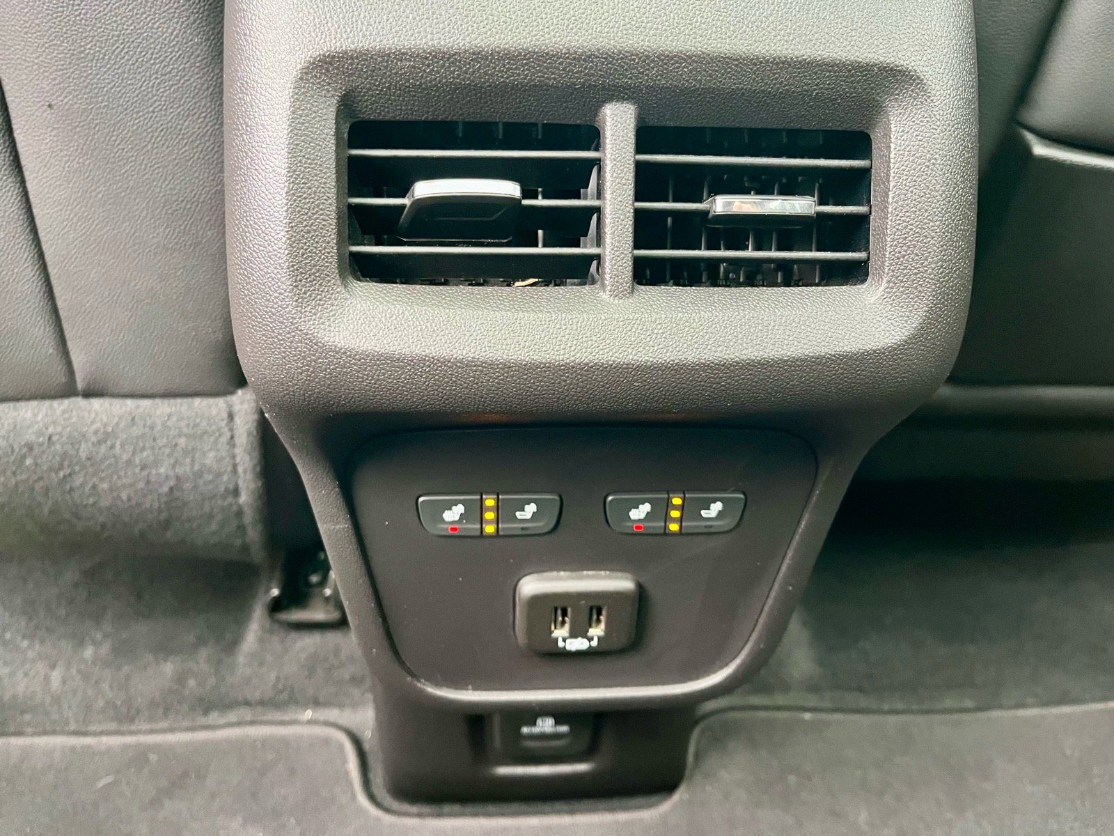 Used 2024 GMC Terrain Denali w/ Denali Premium Package image 20