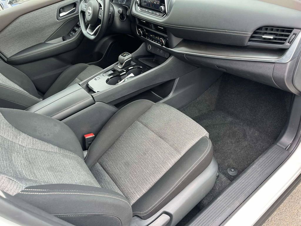 Used 2023 Nissan Rogue SV image 11