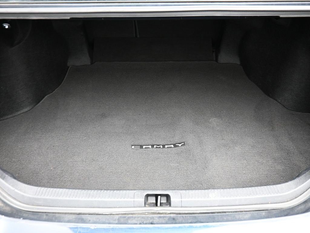 Used 2018 Toyota Camry LE image 14