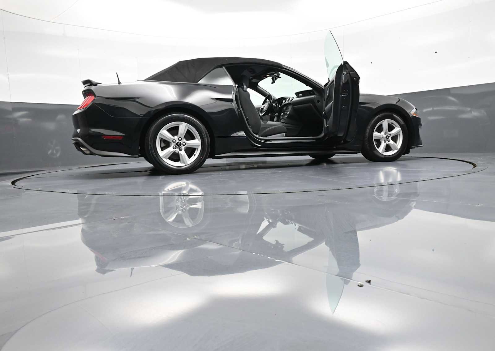 Used 2019 Ford Mustang Convertible RWD image 49