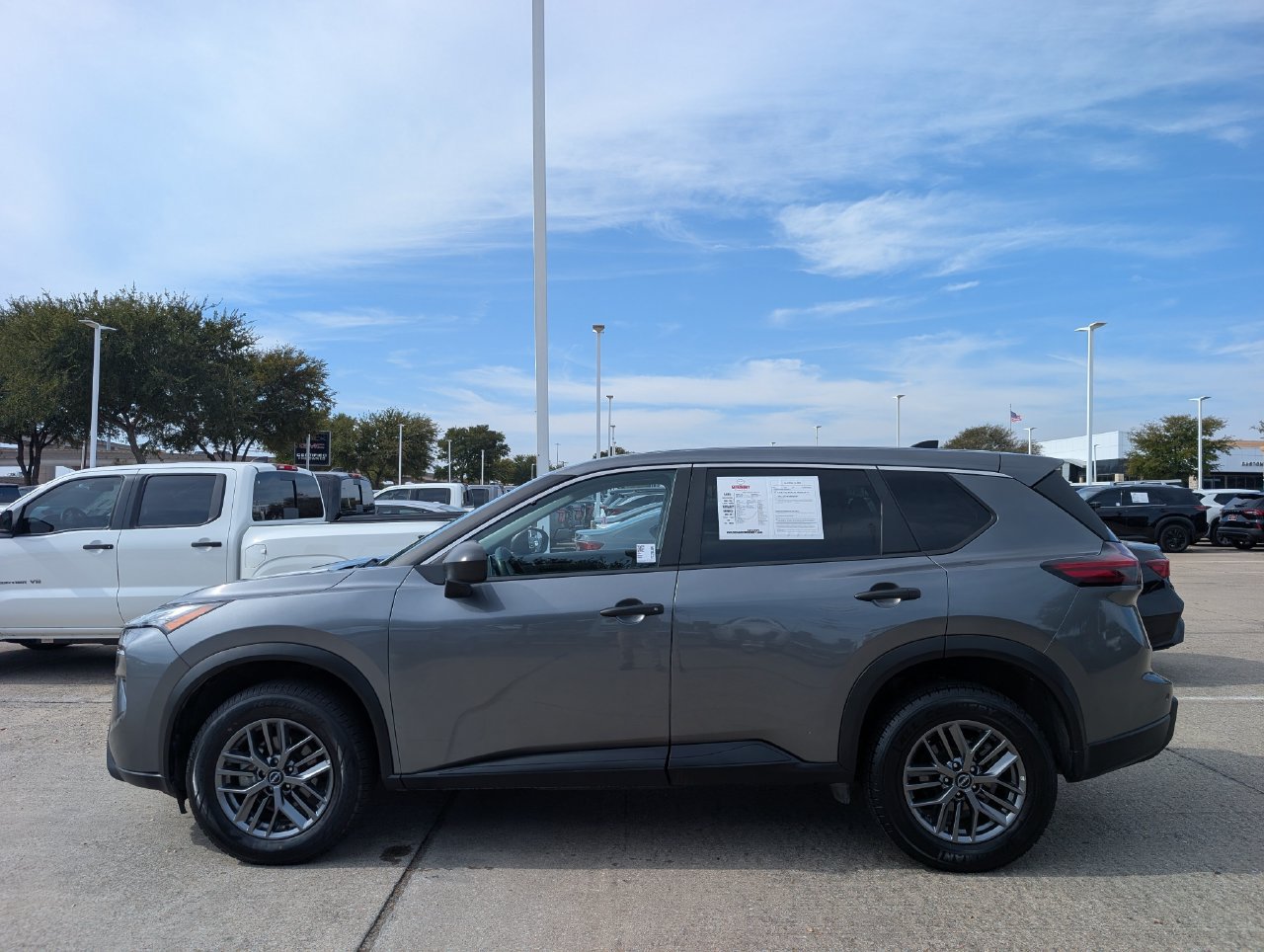 Used 2024 Nissan Rogue S AWD/4WD image 3