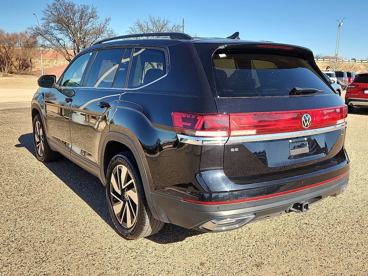Used 2024 Volkswagen Atlas SE AWD/4WD image 2
