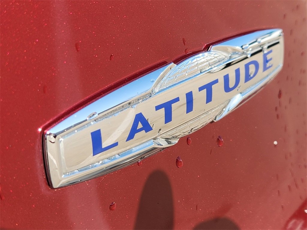 Used 2019 Jeep Cherokee Latitude w/ Popular Appearance Group image 12