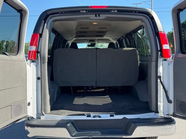 Used 2025 Chevrolet Express 3500 LT w/ LT Preferred Equipment Group RWD image 10