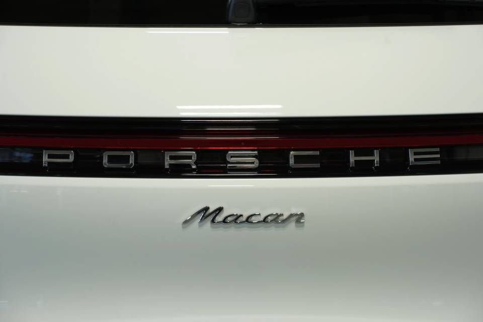 Certified 2026 Porsche Macan AWD/4WD image 36