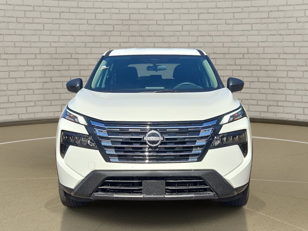 Used 2025 Nissan Rogue S FWD image 2