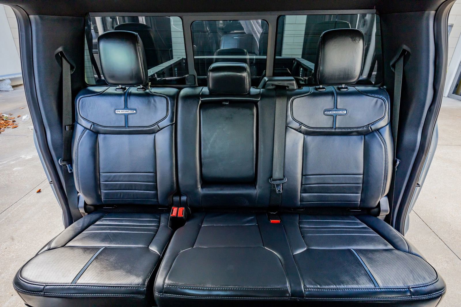 Used 2025 Ford F450 Platinum w/ FX4 Off-Road Package AWD/4WD image 35