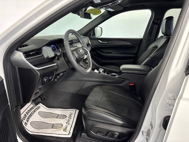 Used 2025 Jeep Grand Cherokee Altitude w/ Trailer Tow Package AWD/4WD image 28