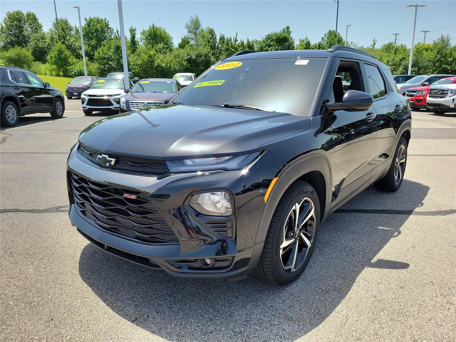 Used 2022 Chevrolet TrailBlazer RS w/ Sun and Liftgate Package FWD image 2