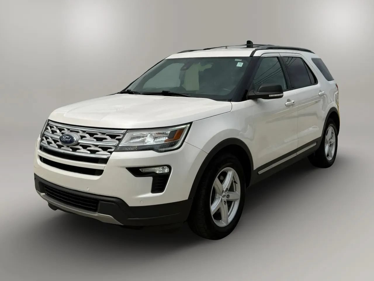 Used 2019 Ford Explorer XLT w/ Equipment Group 202A FWD image 3