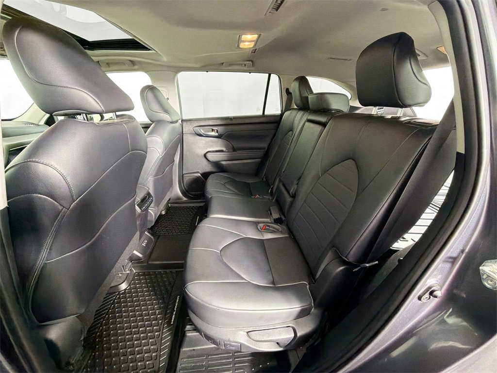 Used 2023 Toyota Highlander L image 21