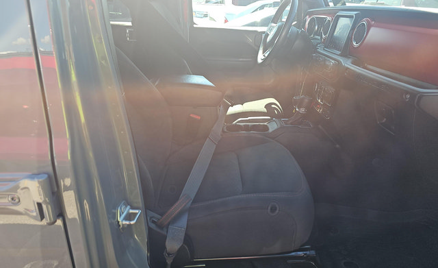 Used 2021 Jeep Wrangler Unlimited Rubicon w/ Dual Top Group AWD/4WD image 12