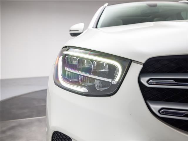 Used 2021 Mercedes-Benz GLC 300 SUV image 11