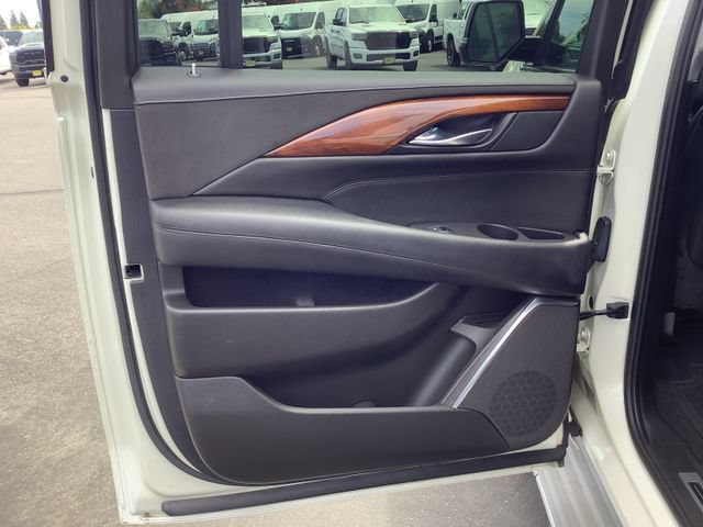 Used 2015 Cadillac Escalade ESV Luxury RWD image 25
